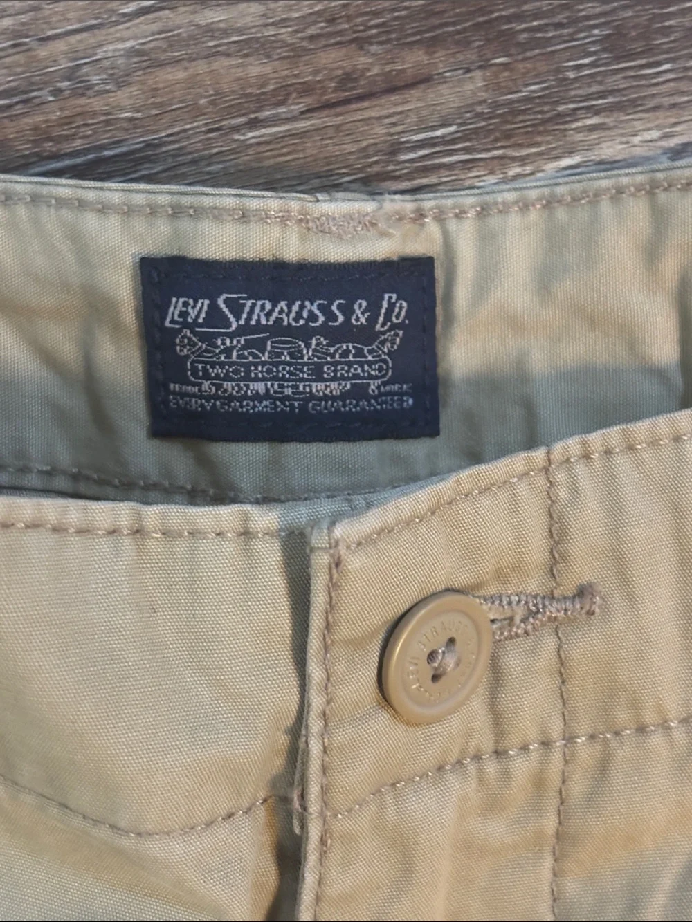 Levi’s Men’s Khaki Cargo Shorts (NWT)
